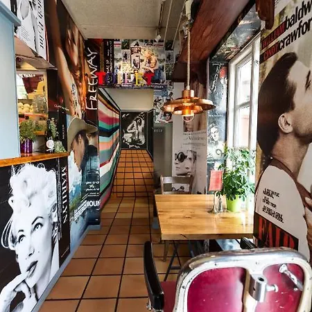 Aroma Отель Эрёскёбинг